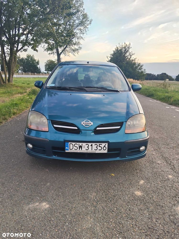Nissan Almera Tino