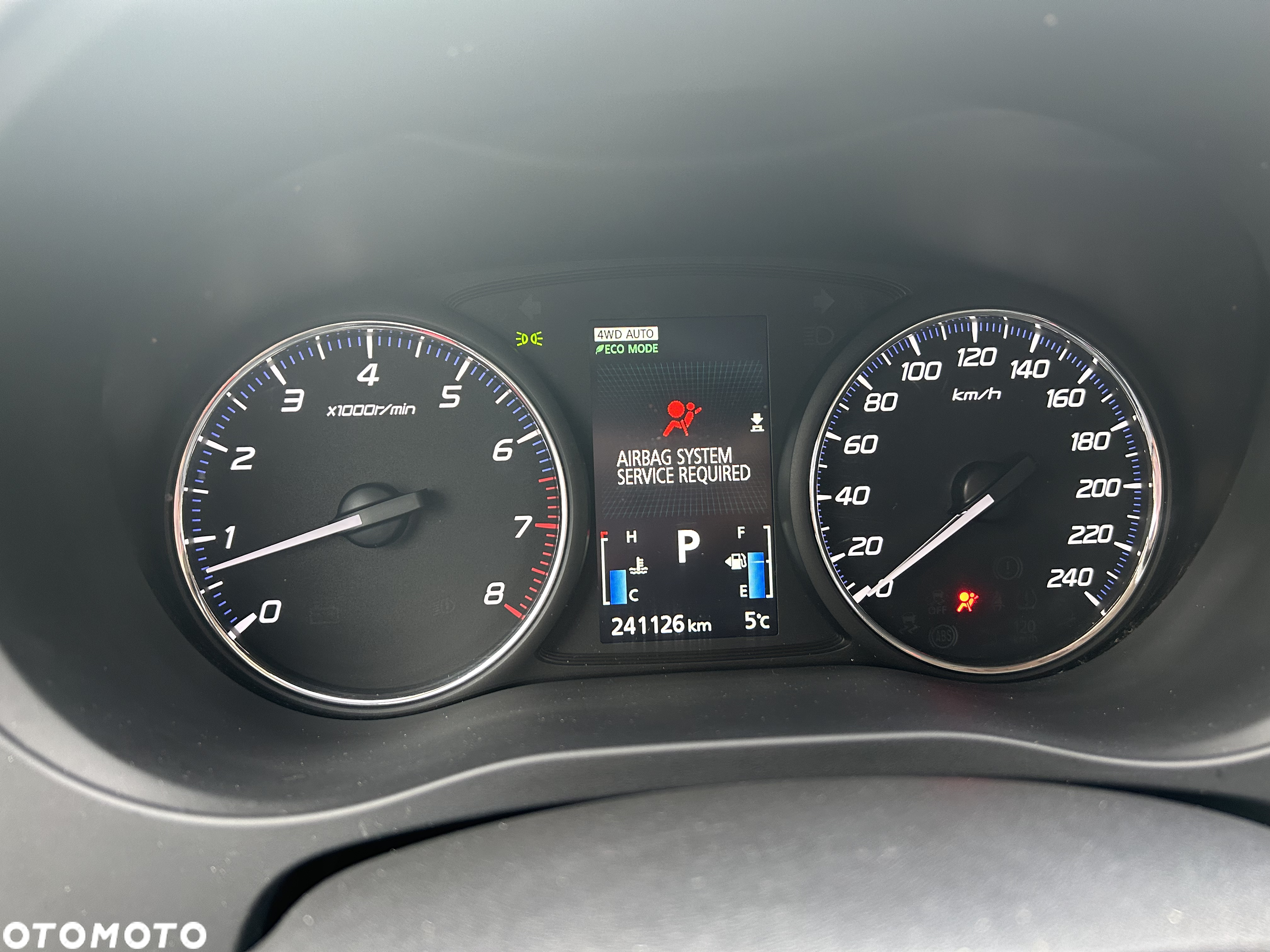 Mitsubishi Outlander 2.0 Intense + 4WD CVT - 8