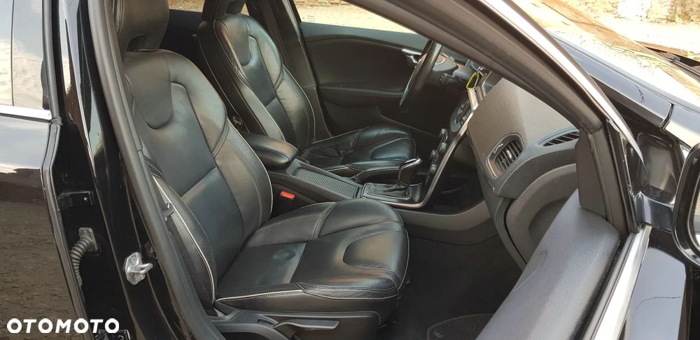 Volvo V40 D3 Geartronic RDesign - 16