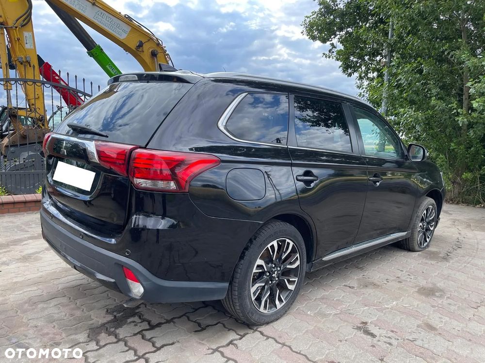 Mitsubishi Outlander Instyle NAVI + - 4