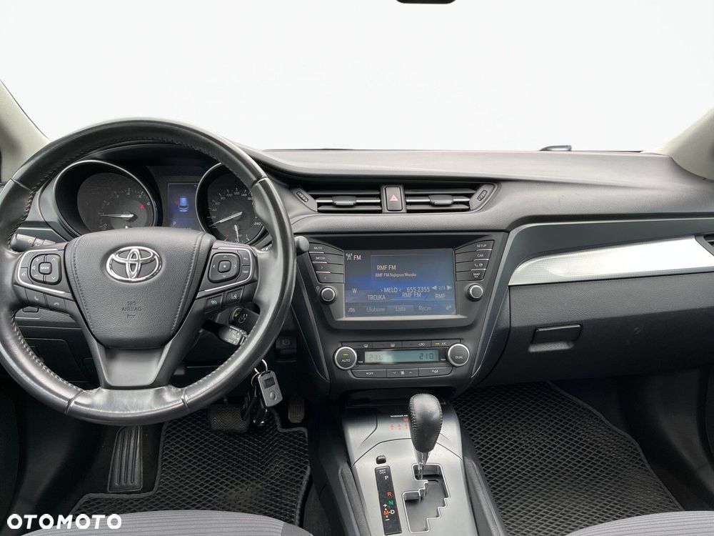 Toyota Avensis - 16