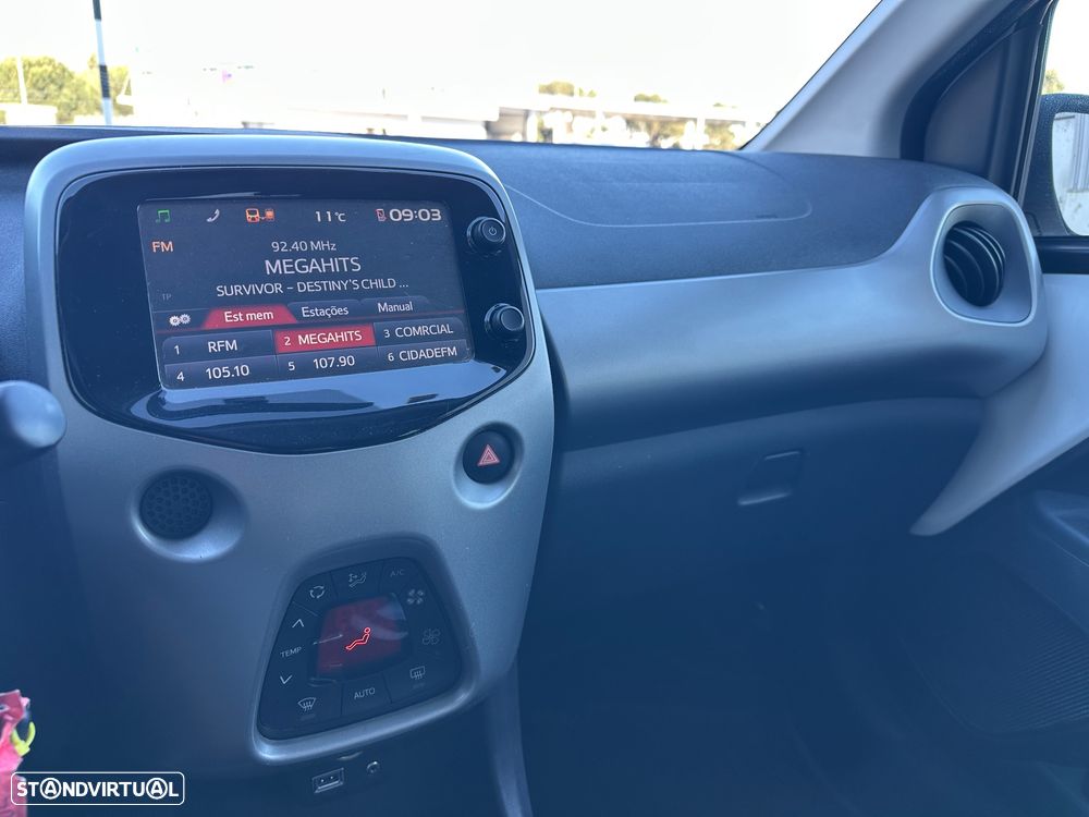 Toyota Aygo x-shift x-play - 15