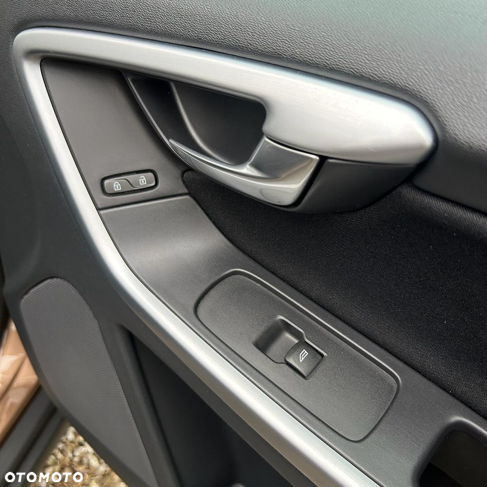 Volvo XC 60 D3 AWD Kinetic - 5