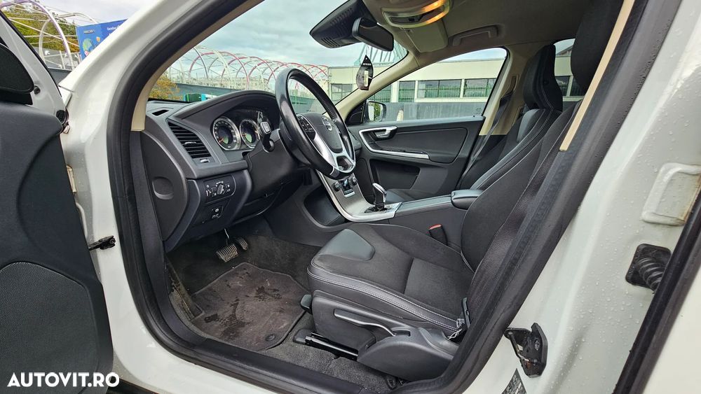 Volvo XC 60 D5 AWD Geartronic Momentum - 4