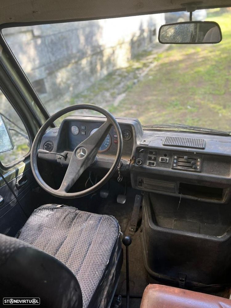 Mercedes-Benz 100 - 12
