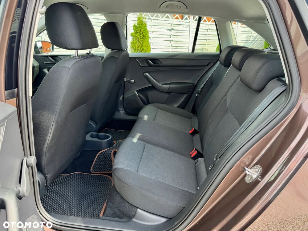 Skoda RAPID 1.2 TSI Style - 16