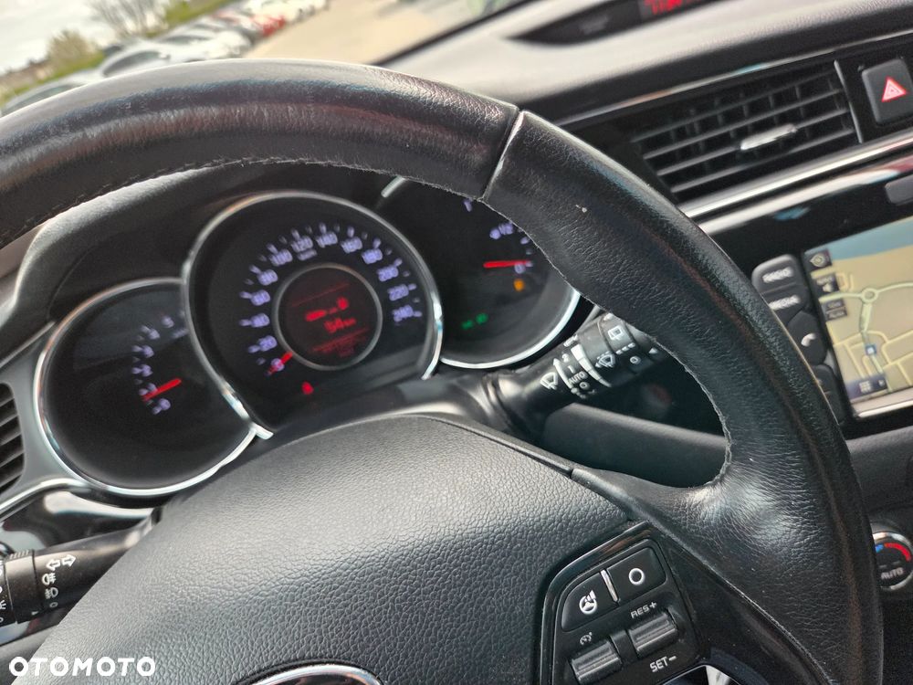 Kia Ceed 1.6 CRDi 136 ISG Platinum Edition - 31