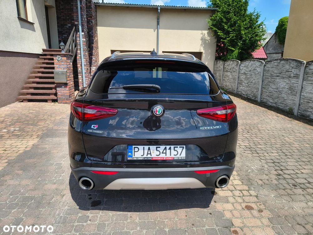 Alfa Romeo Stelvio - 10