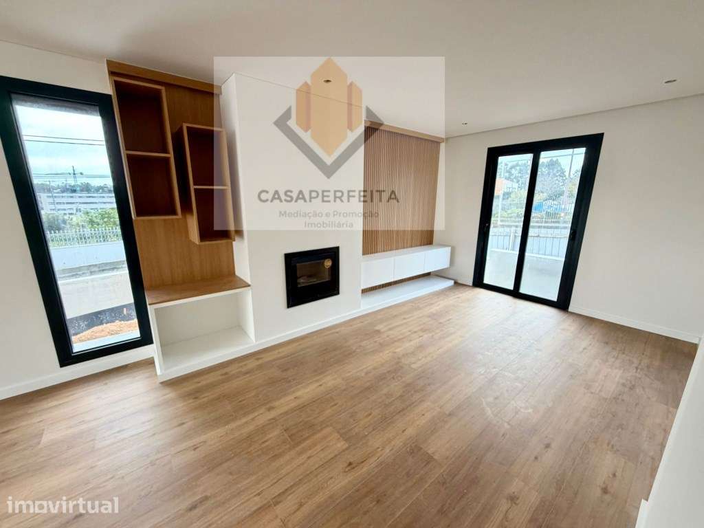 Moradia T3+1 com Terraço e Piscina - a 1000 metros da Praia da Mada... - Grande imagem: 2/14