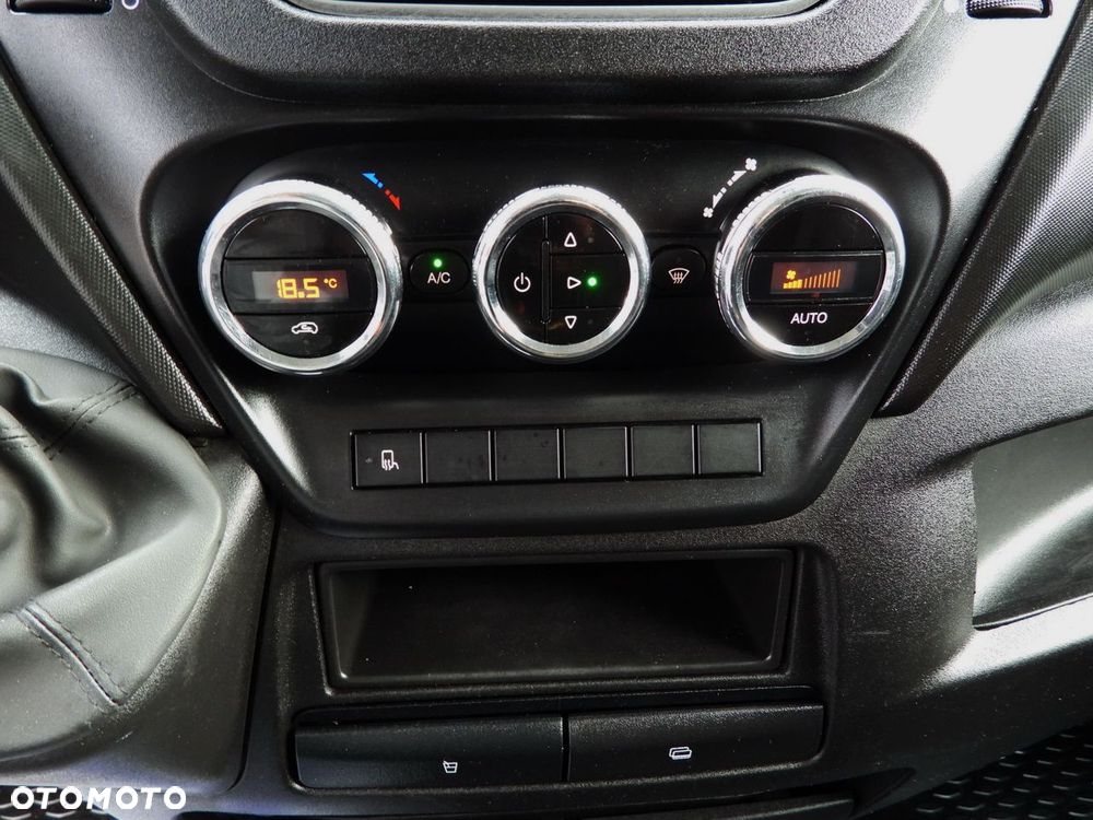 Iveco DAILY 35C17 SKRZYNIA PODWÓJNA KABINA DOKA 7 MIEJSC TEMPOMAT BLIŹNIACZE KOŁA KLIMATYZACJA  170KM - 34