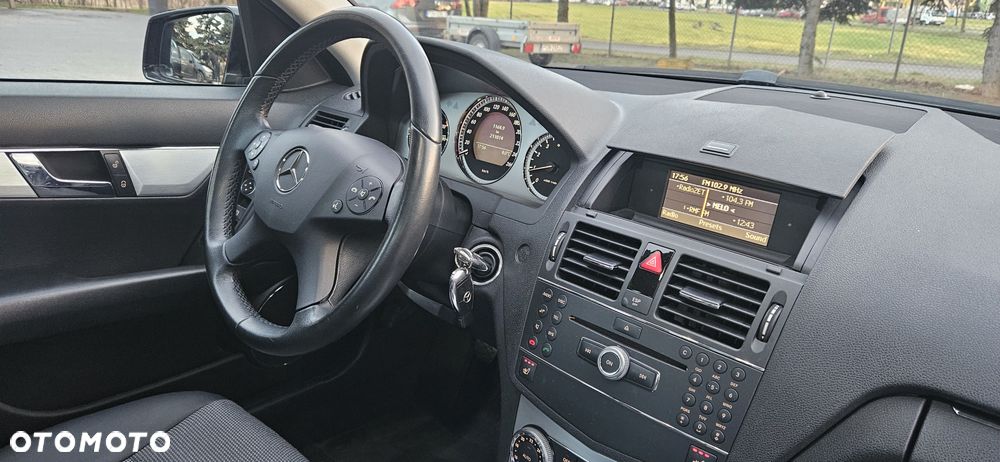 Mercedes-Benz Klasa C 180 BlueEFFICIENCY Avantgarde - 24