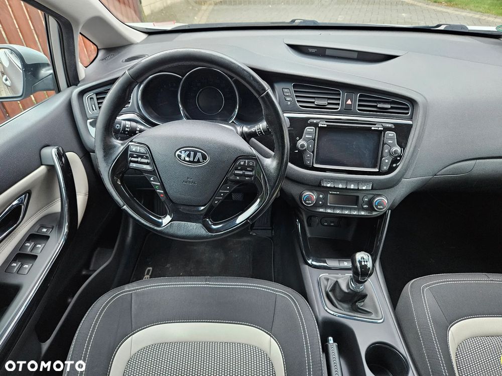 Kia Ceed 1.6 CRDi 128 Dream Team Edition - 6