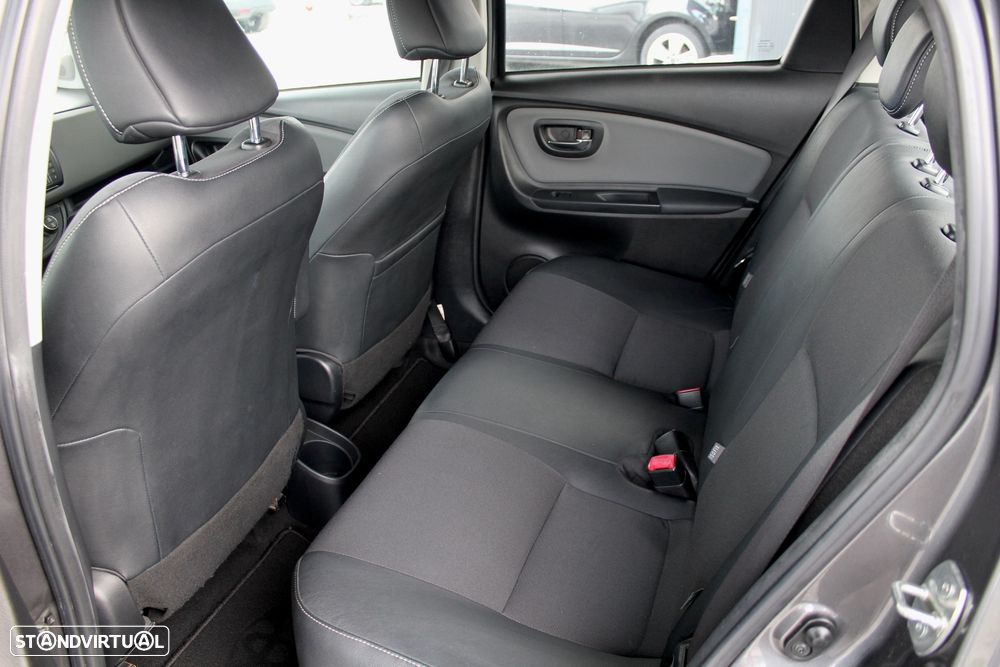 Toyota Yaris 1.5 HSD Comfort +P.Style+Navi - 8