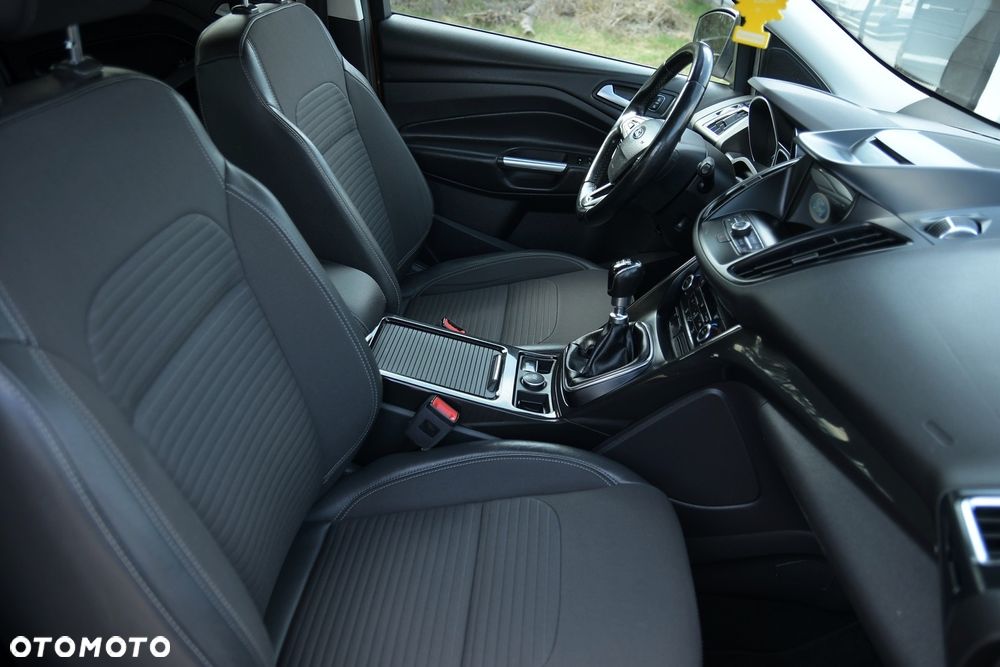 Ford Kuga 2.0 TDCi 2x4 Titanium - 16