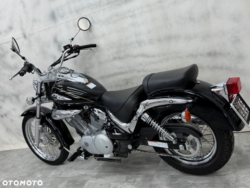 Suzuki Intruder - 15