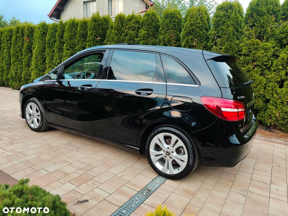 Mercedes-Benz Klasa B 250 4Matic 7G-DCT Edition - 13