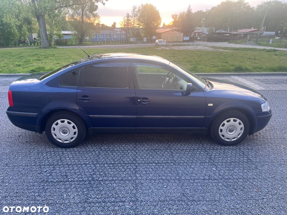 Volkswagen Passat 1.6 - 2