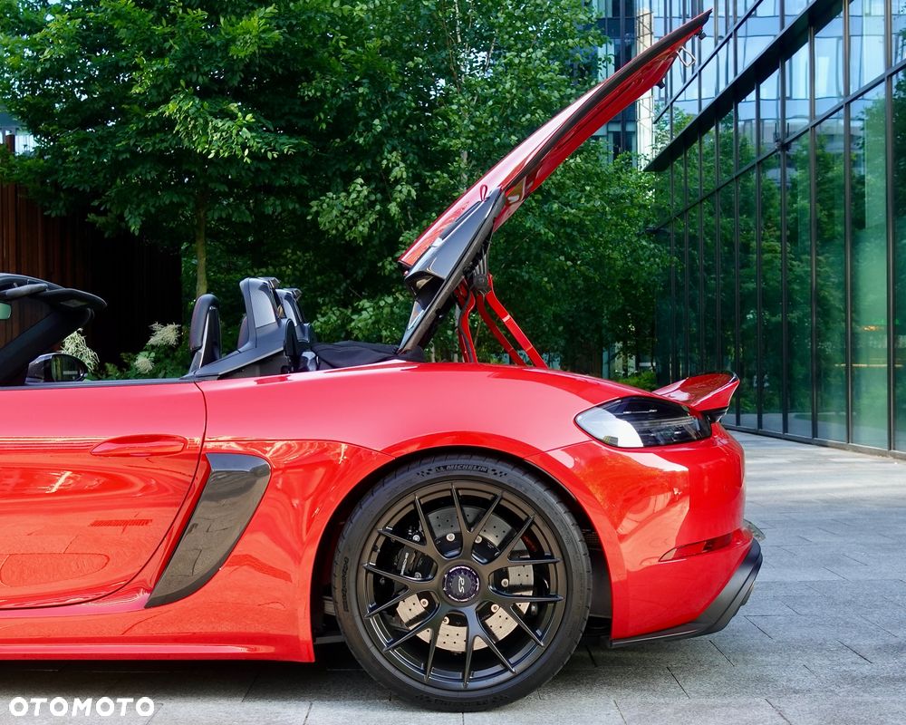 Porsche 718 Spyder - 29