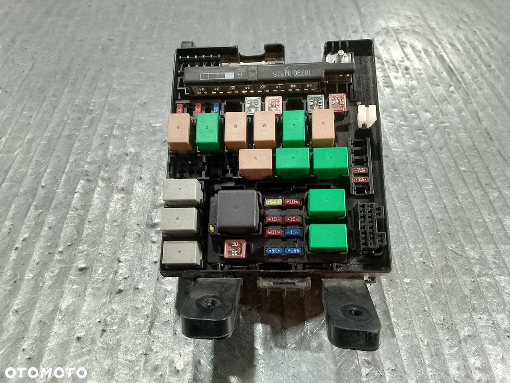 SKRZYNKA BEZPIECZNIKÓW WEWNĘTRZNA KIA SPORTAGE III 91451-3U484 1.7 CRDI - 7