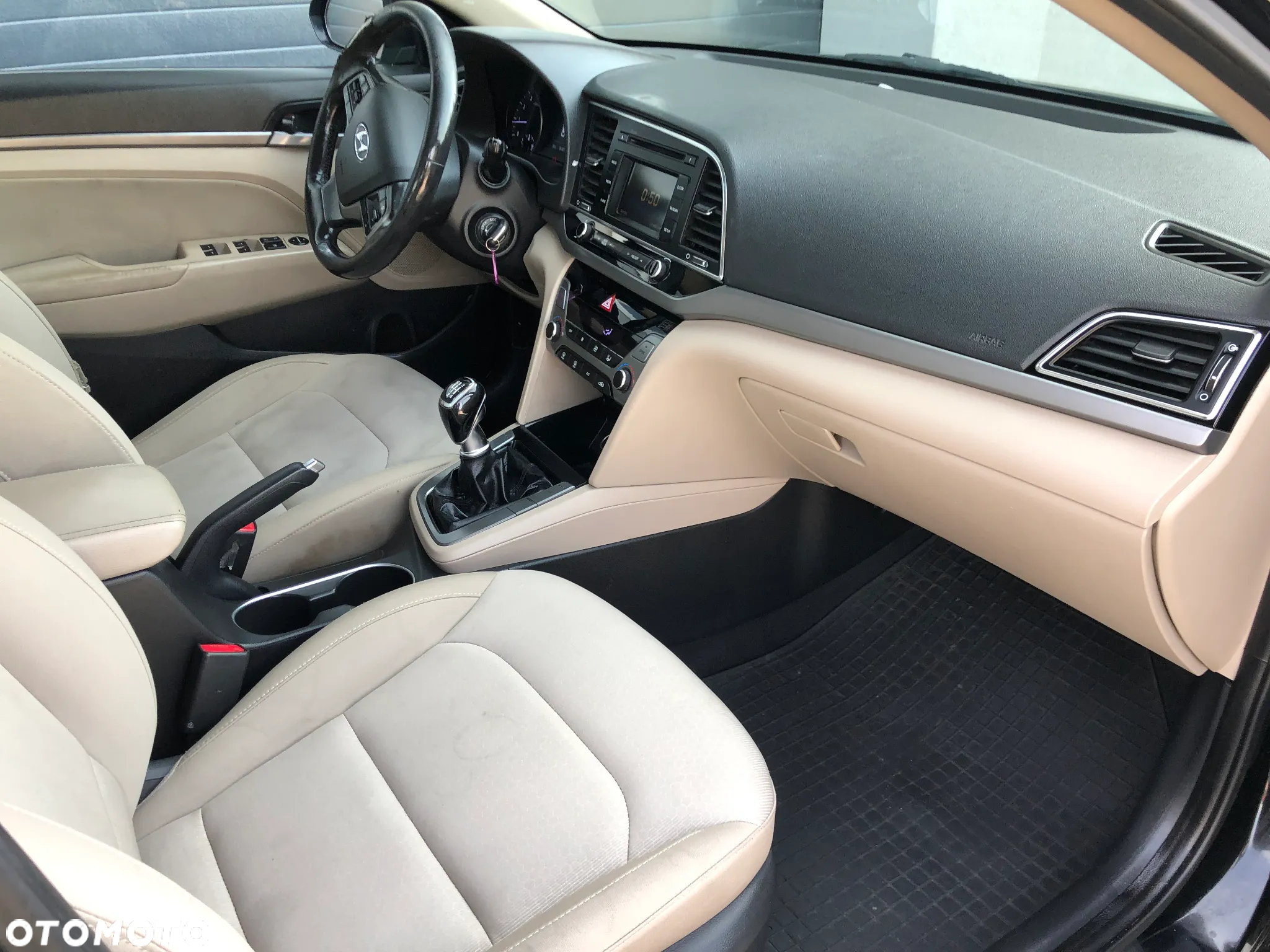 Hyundai Elantra 1.6 Comfort - 13