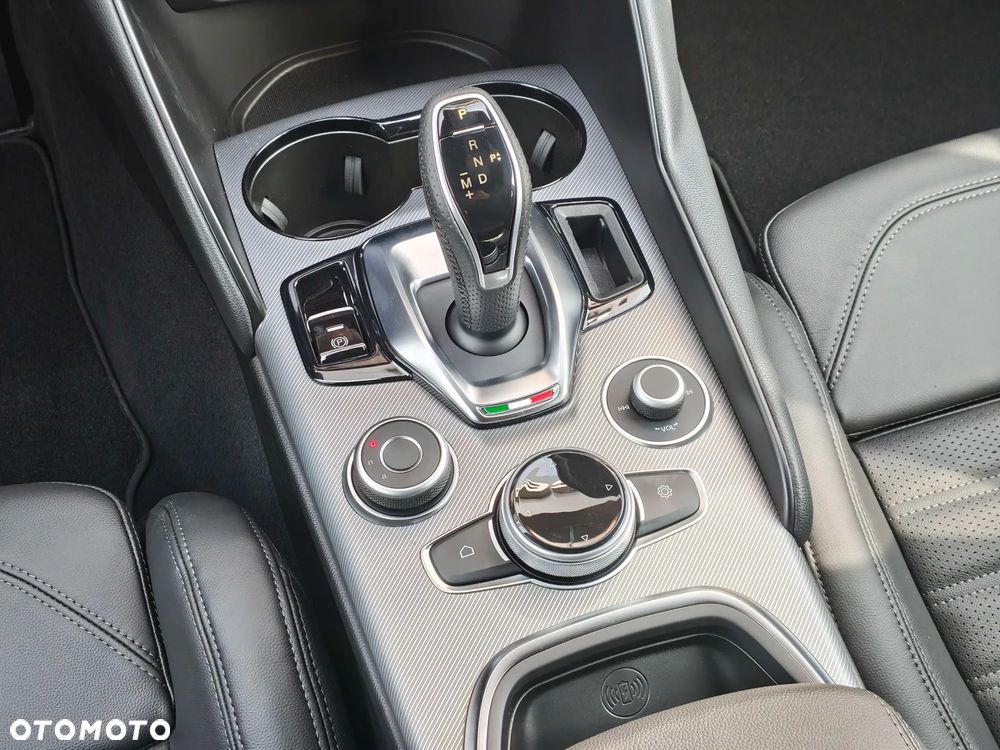 Alfa Romeo Giulia 2.0 Turbo Veloce Q4 - 16