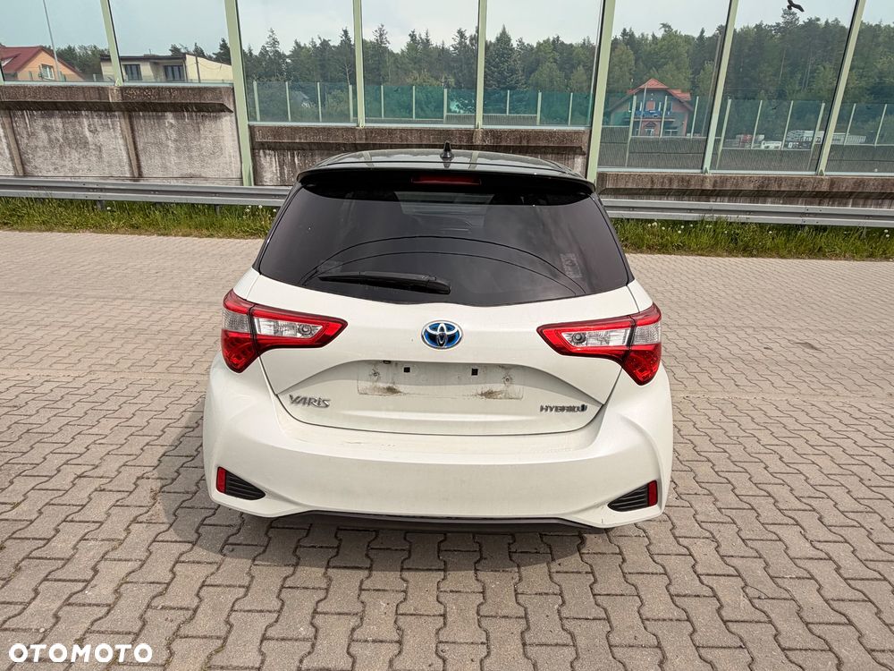 Toyota Yaris Hybrid 100 Business Edition - 8