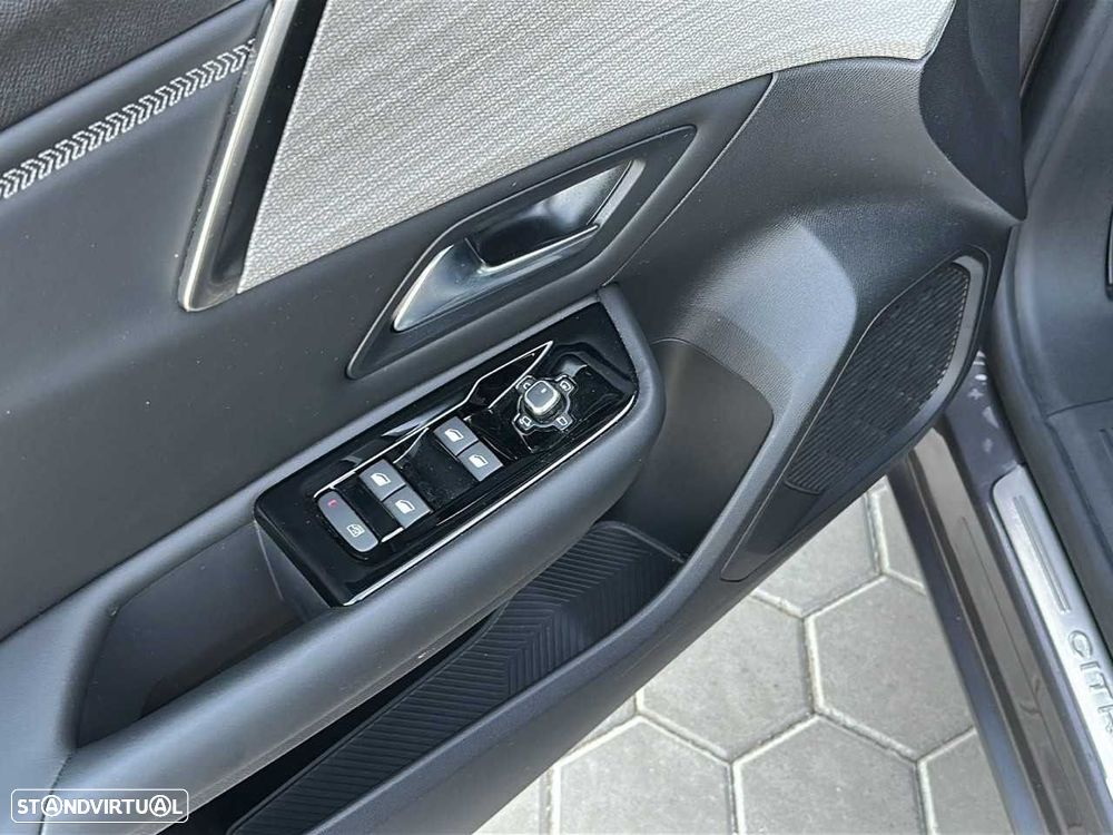 Citroën C5 X 1.6 Hybrid Shine e-EAT8 — fotografia 17