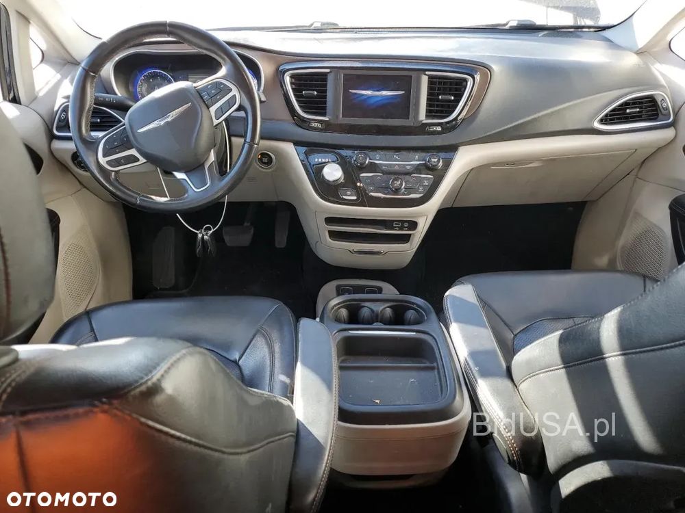 Chrysler Pacifica - 8