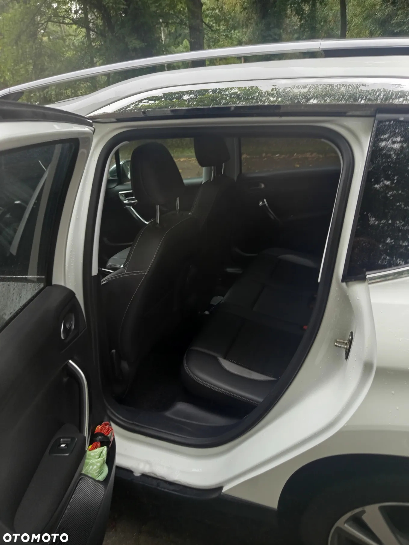 Peugeot 2008 1.6 e-HDi Allure S&S - 9