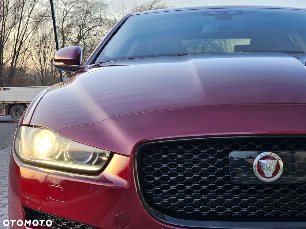 Jaguar XE 2.0 D Prestige - 25