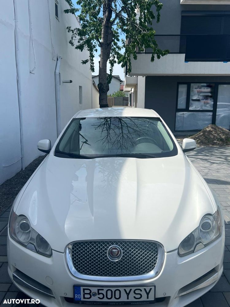 Jaguar XF 2.7D Luxury - 7