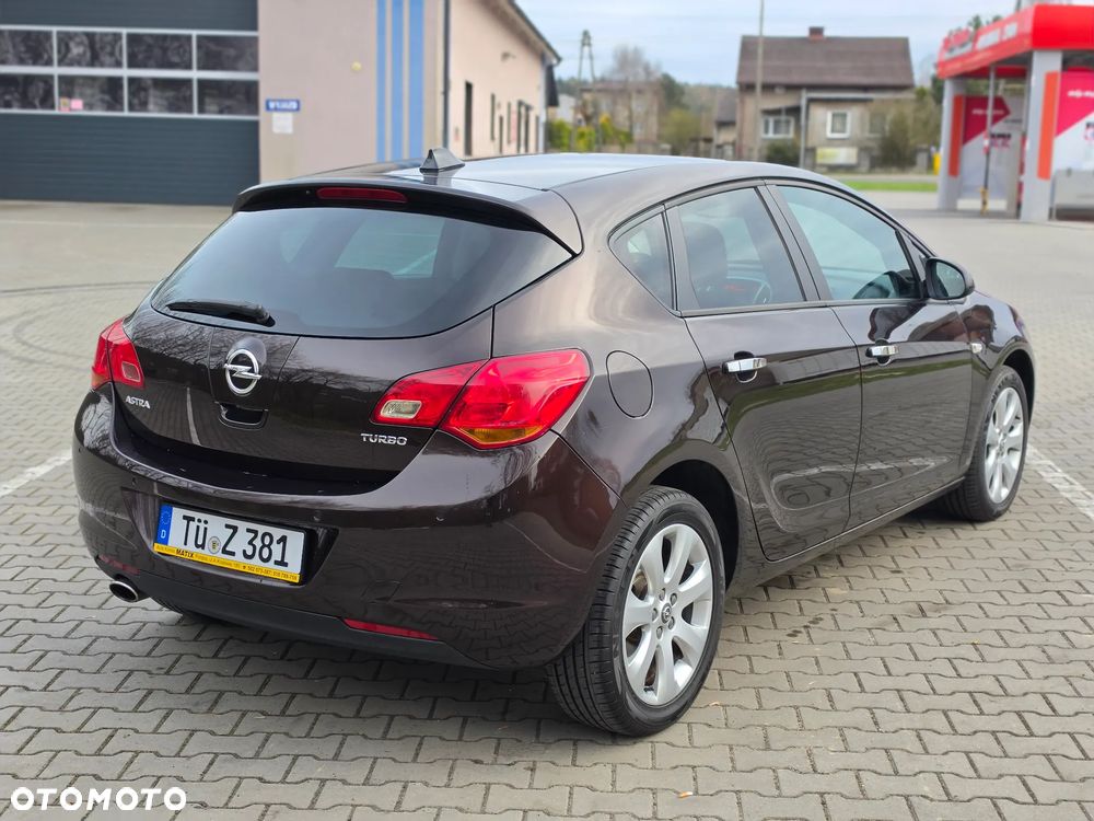 Opel Astra 1.4 Turbo 150 Jahre - 3