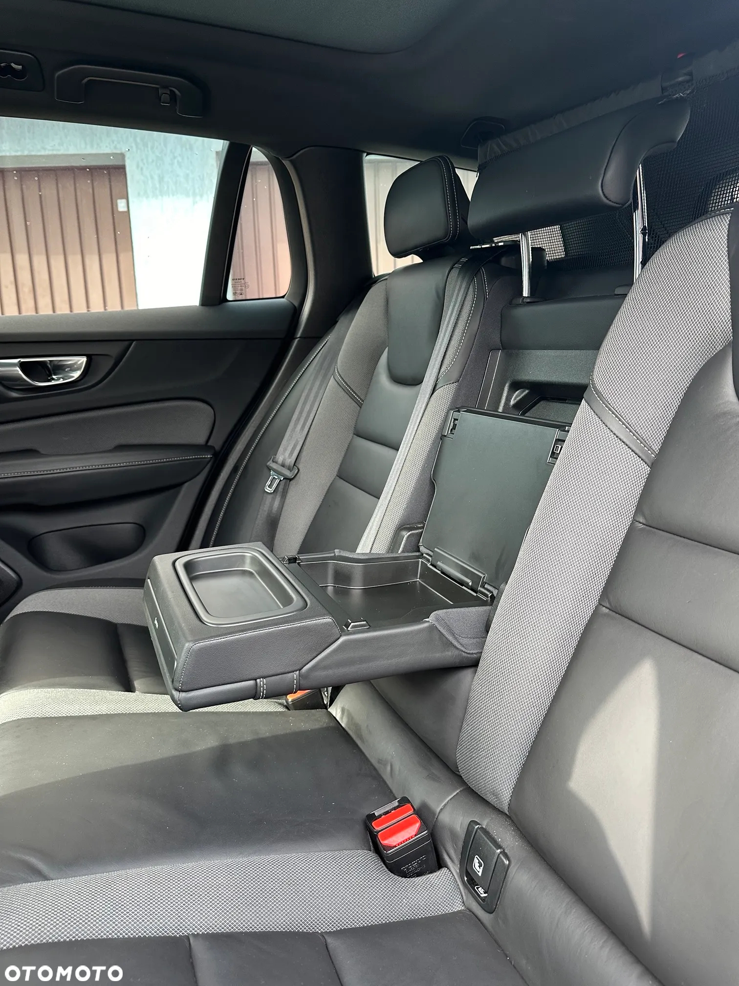 Volvo V60 D4 R-Design - 19