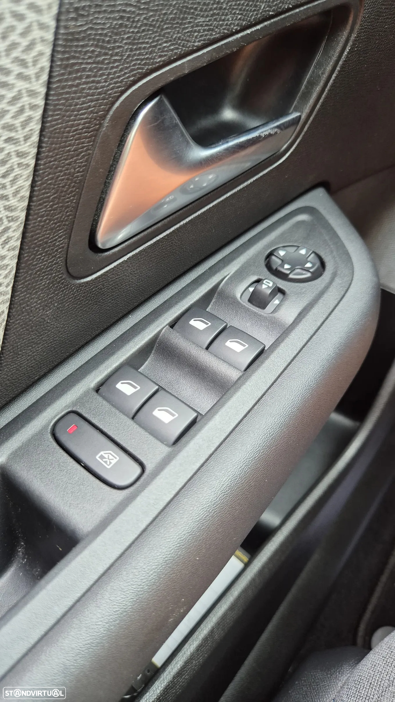 Citroën C4 PureTech 130 Stop&Start EAT8 SHINE - 31