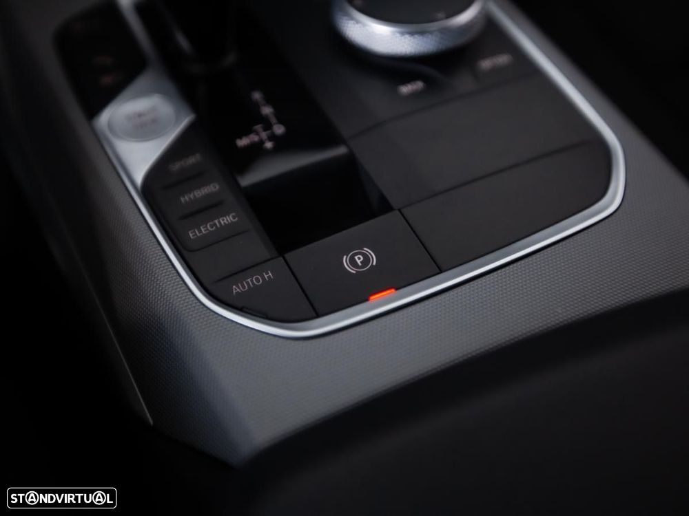 BMW 320 e Touring Corporate Edition Auto - 22