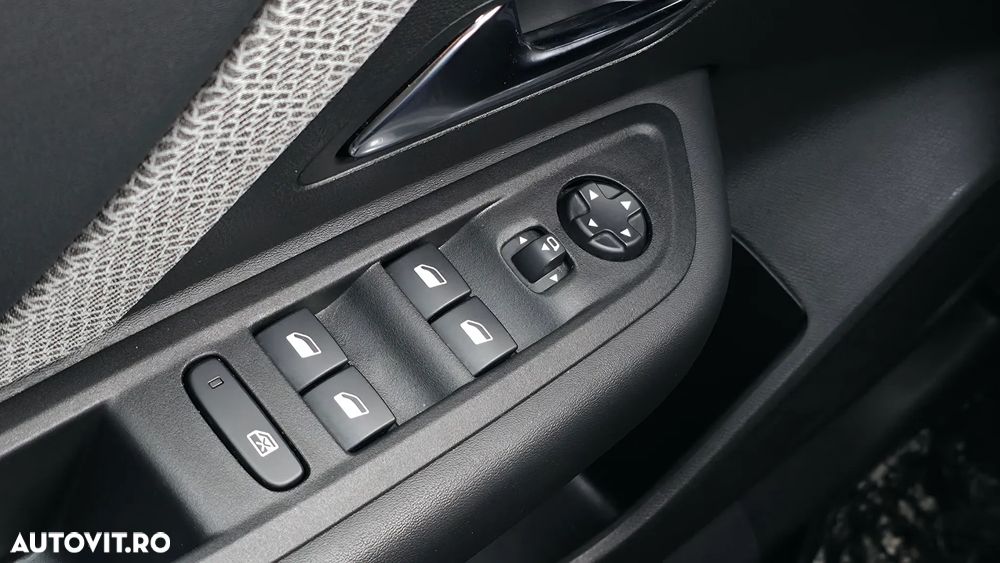 Citroën C4 PureTech 130 Stop&Start EAT8 SHINE - 22