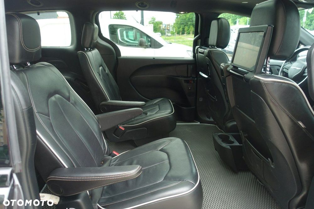 Chrysler Pacifica - 25