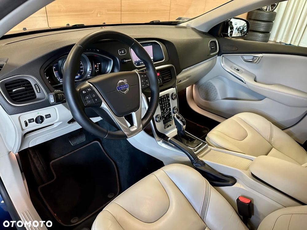 Volvo V40 Cross Country T3 Drive-E Ocean Race - 13