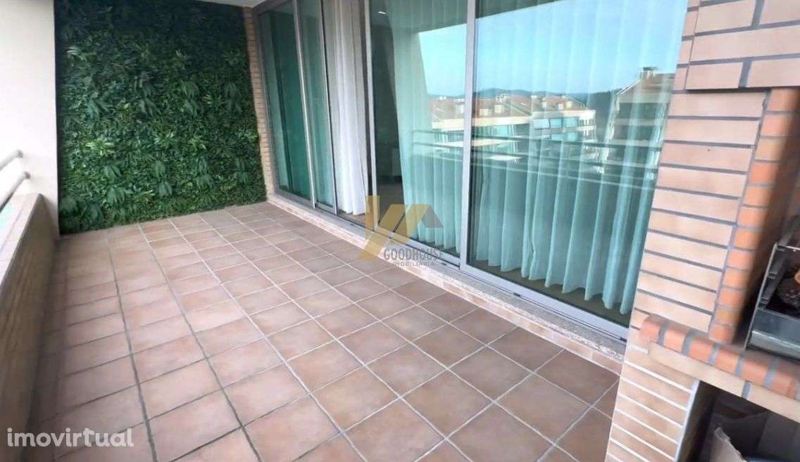 Apartamento T3 duplex em condomínio fechado com piscina - Grande imagem: 2/26