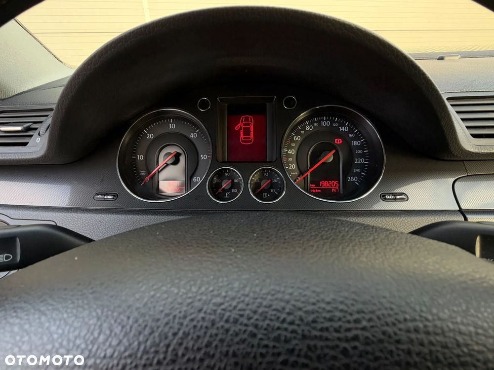 Volkswagen Passat 2.0 TDI DPF Comfortline - 28