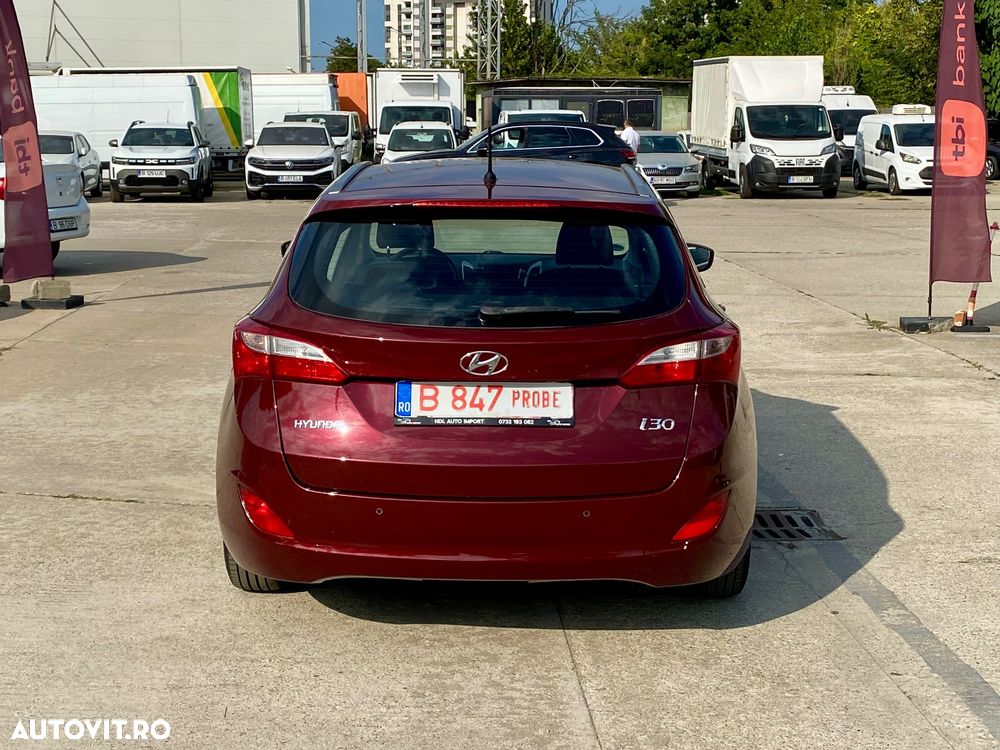 Hyundai i30 blue 1.6 CRDi Classic - 11