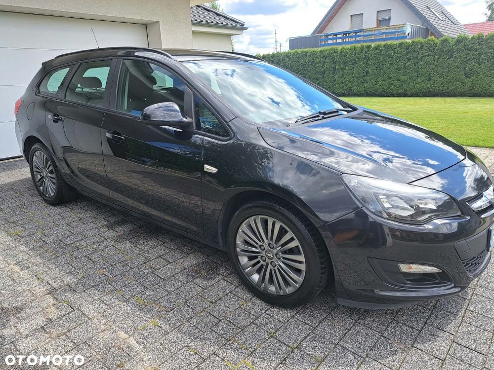 Opel Astra 2013 photo 2