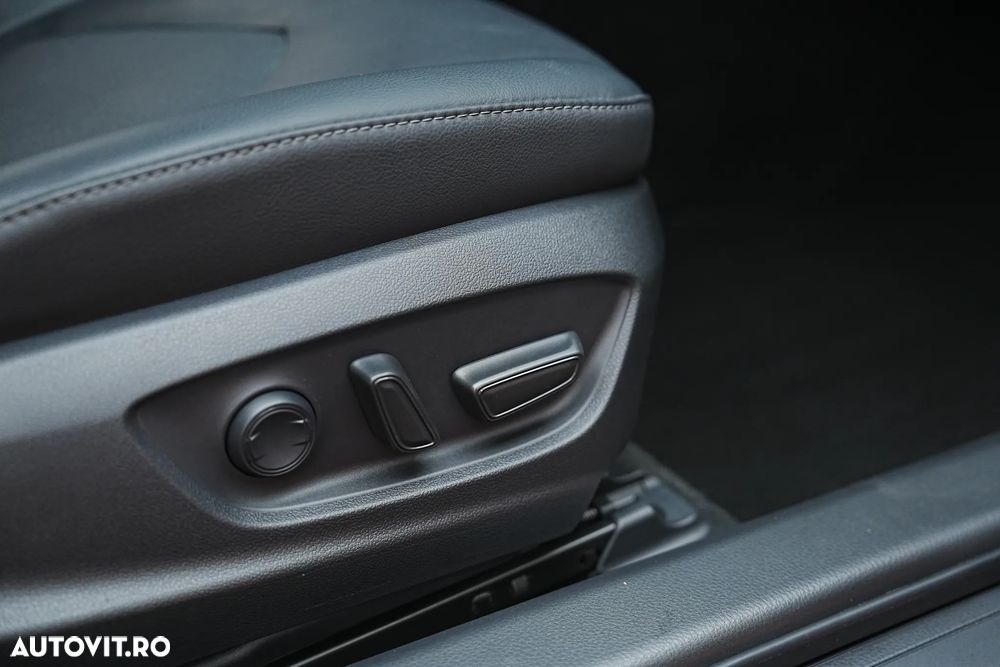 Toyota Camry Luxury - 33