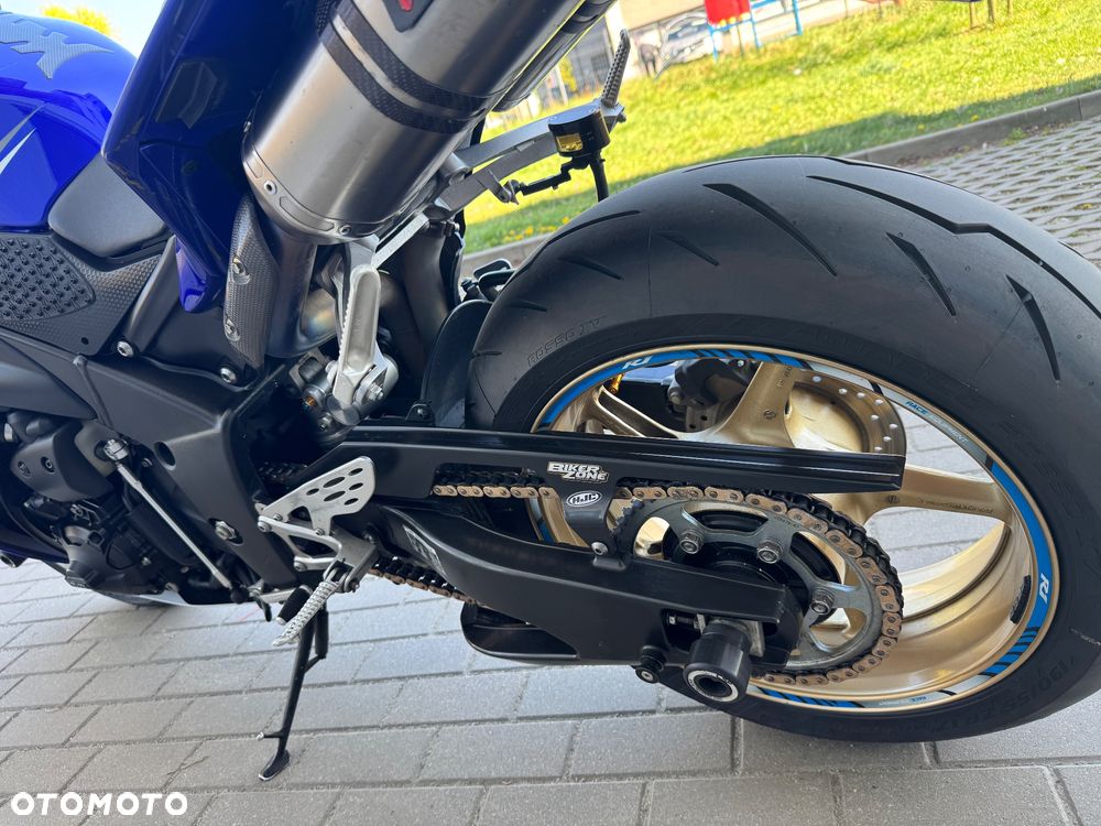 Yamaha R1 - 9