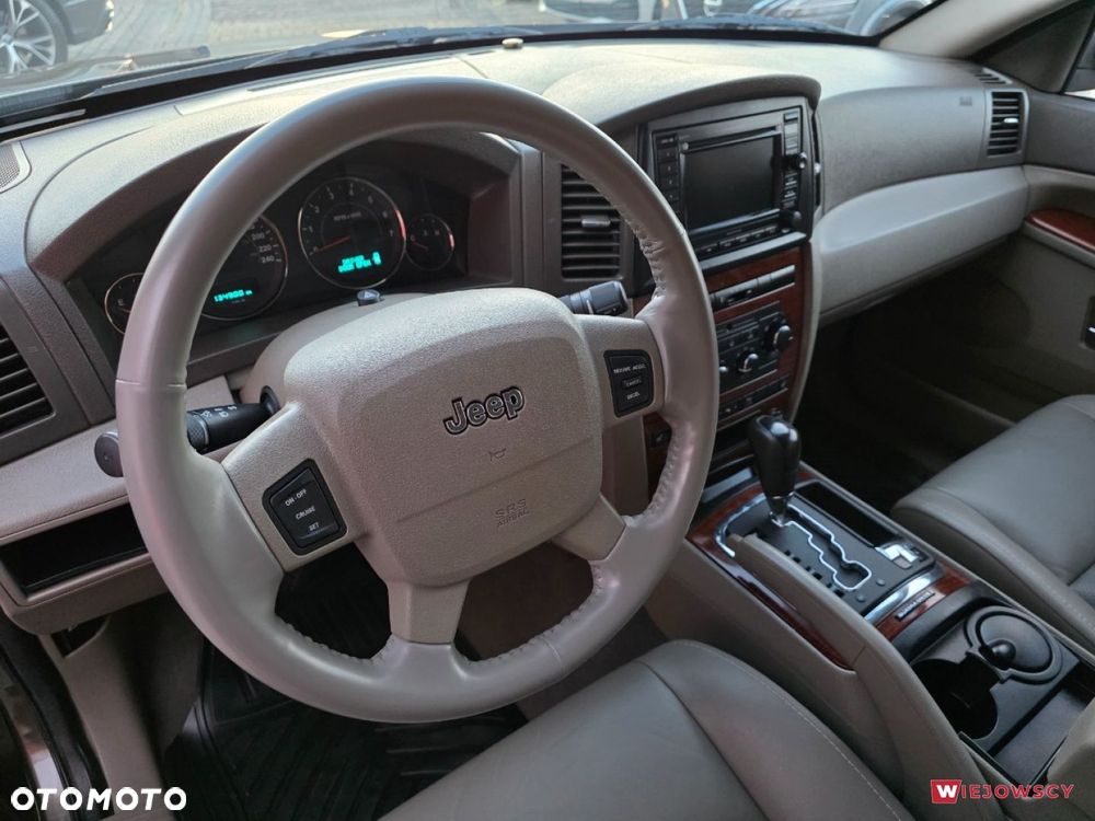 Jeep Grand Cherokee - 16