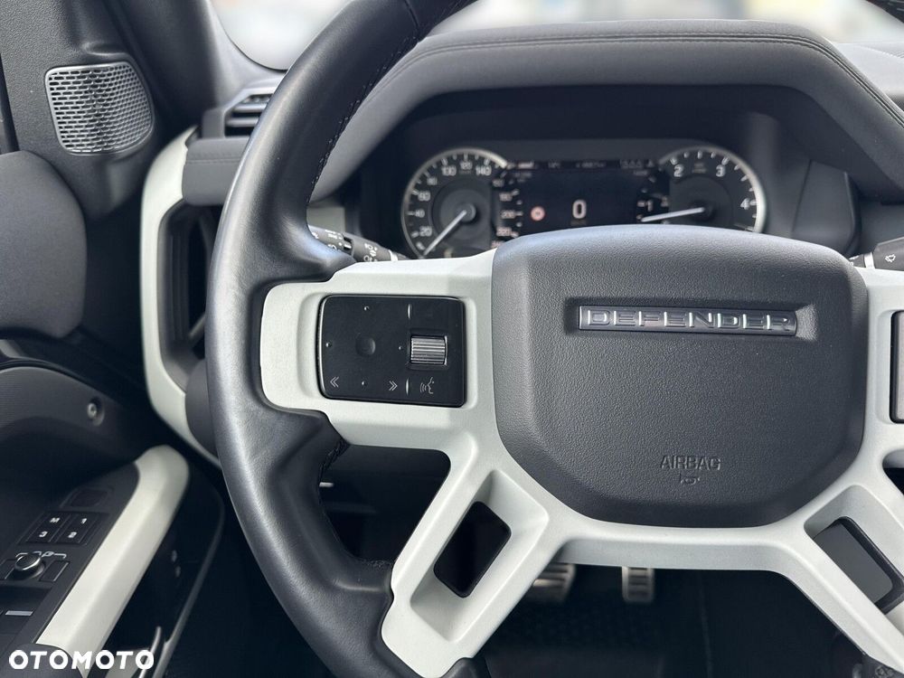 Land Rover Defender - 17