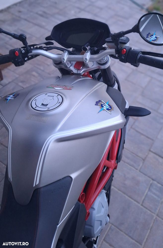 MV AGUSTA Brutale 800 - 15
