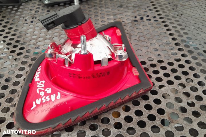 Lampa / Tripla stop stanga pe capota portbagaj 3C5945093E Volkswagen - 1