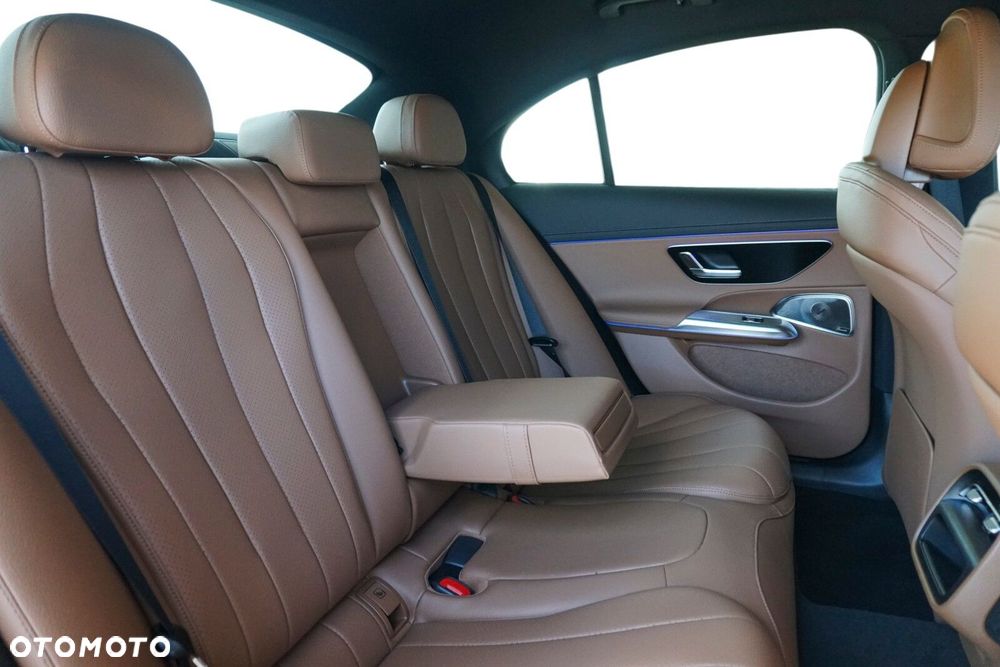 Mercedes-Benz Klasa E 220 d mHEV 4-Matic Exclusive 9G-Tronic - 10