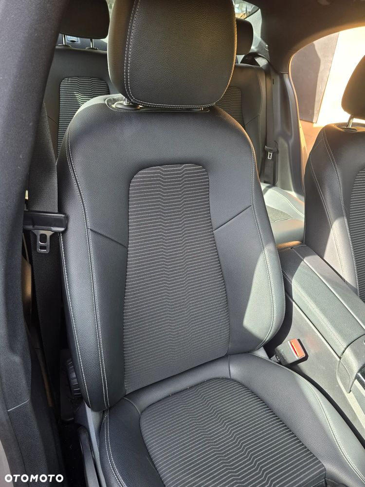 Mercedes-Benz CLA 200 7G-DCT - 2